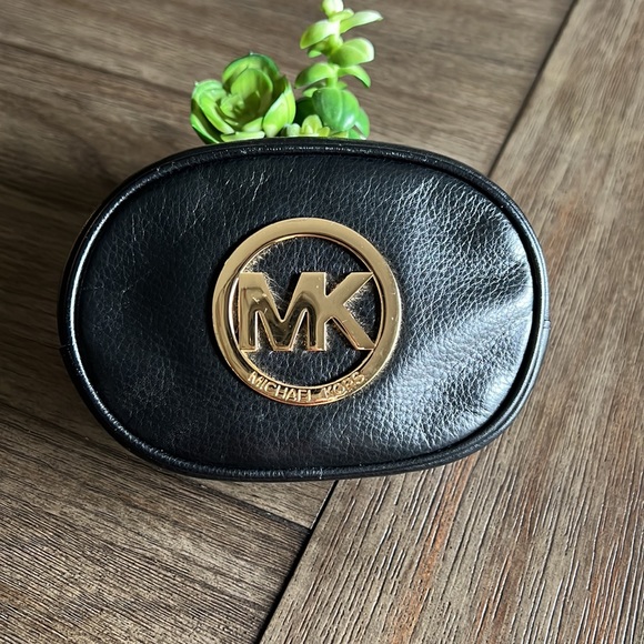Michael Kors Handbags - Michael Kors Cosmetic💄Bag